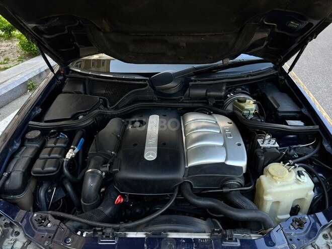 Mercedes E 220-12