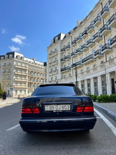 Mercedes E 220-2