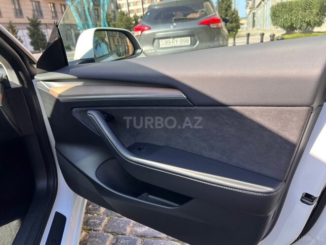 Tesla Model 3-11