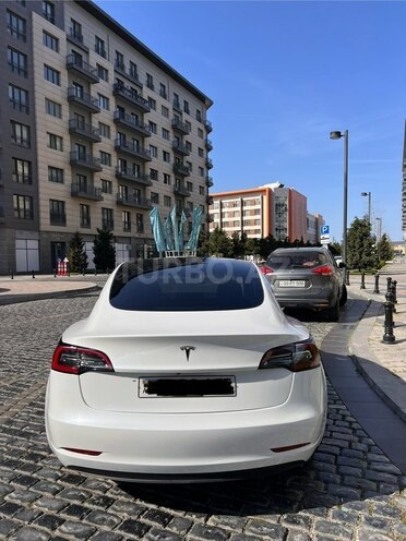 Tesla Model 3-8