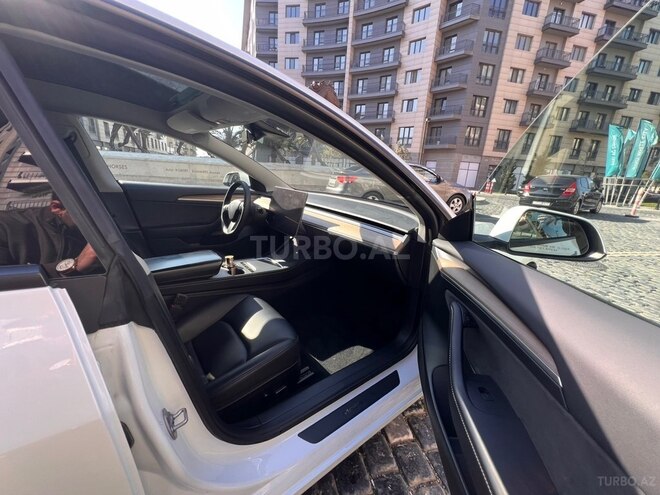 Tesla Model 3-12