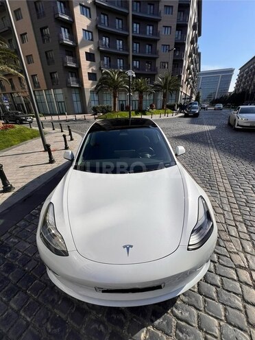 Tesla Model 3-4