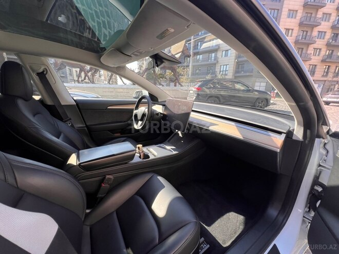 Tesla Model 3-13