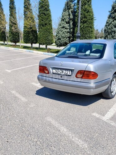 Mercedes E 240-7