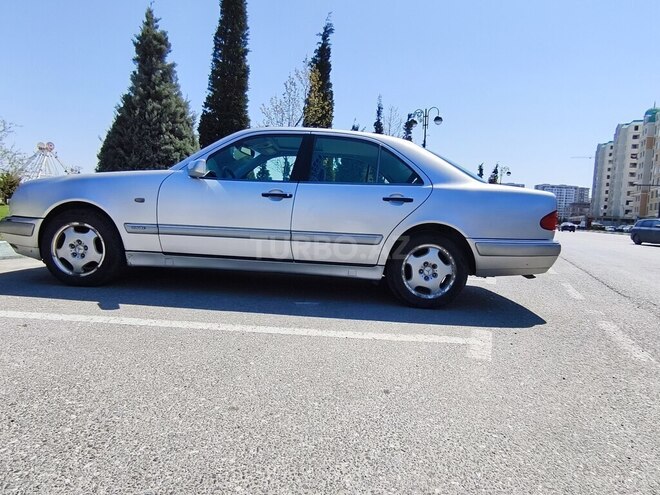 Mercedes E 240-5