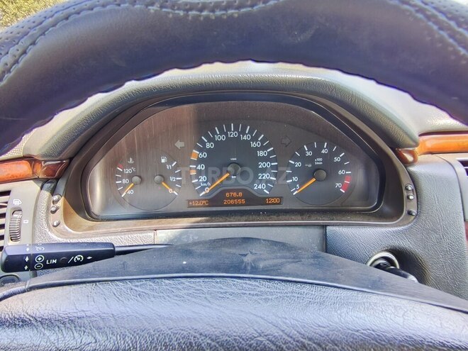 Mercedes E 240-9