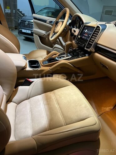 Porsche Cayenne-8