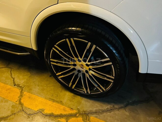 Porsche Cayenne-11