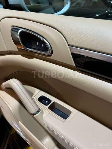 Porsche Cayenne-10