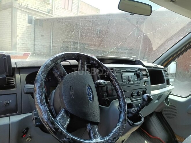 Ford Transit-6