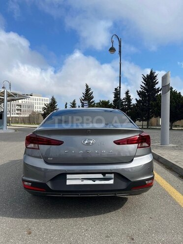 Hyundai Elantra-8