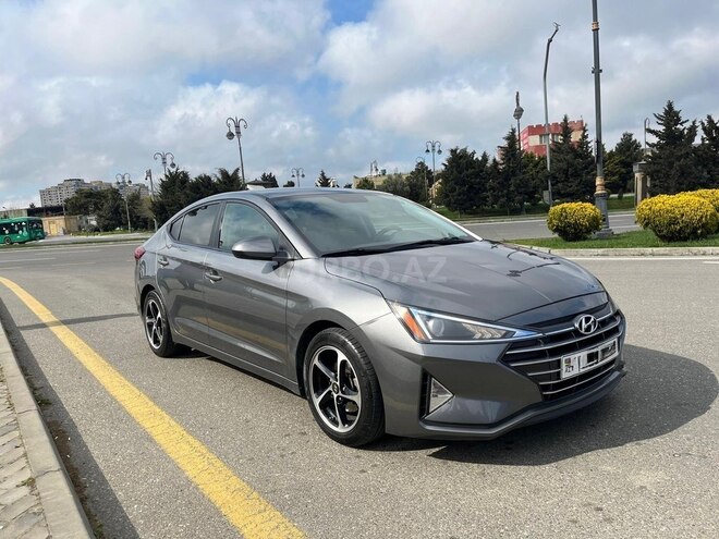 Hyundai Elantra-12