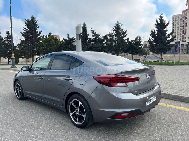 Hyundai Elantra-10