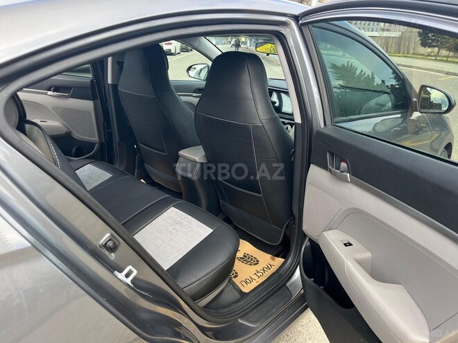 Hyundai Elantra-14