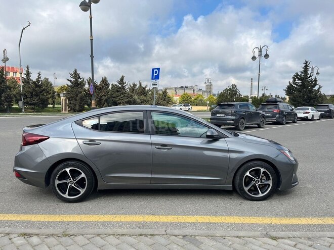 Hyundai Elantra-5