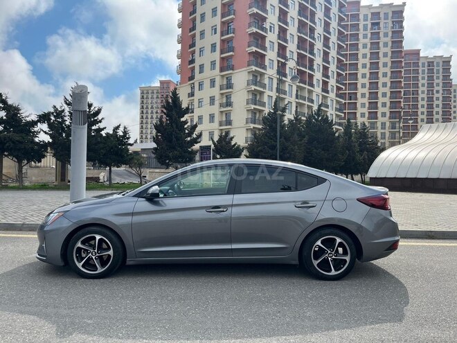 Hyundai Elantra-9