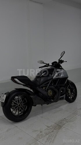 Ducati Diavel-3
