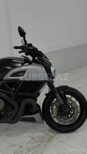 Ducati Diavel-5