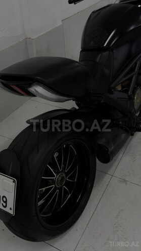Ducati Diavel-6