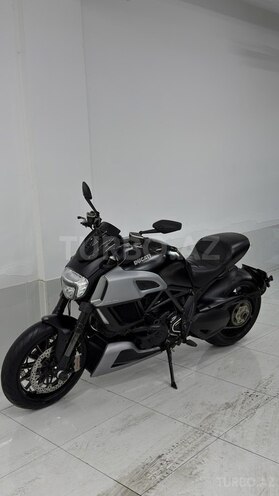 Ducati Diavel-1