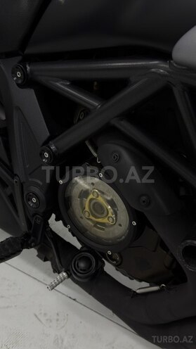 Ducati Diavel-11