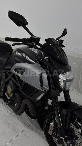 Ducati Diavel-4