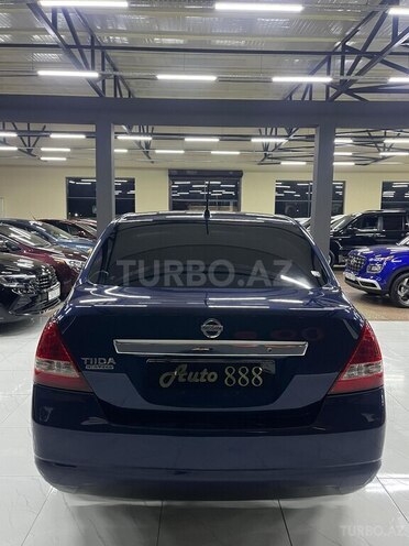 Nissan Tiida-5