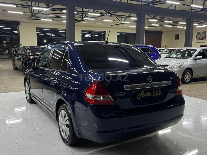 Nissan Tiida-4