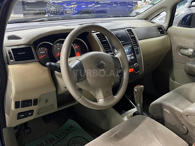 Nissan Tiida-12