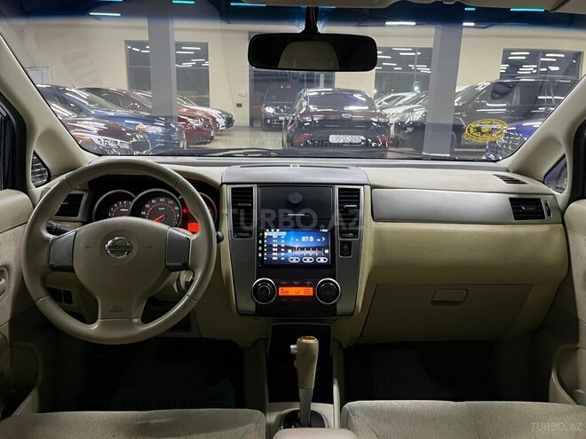 Nissan Tiida-10
