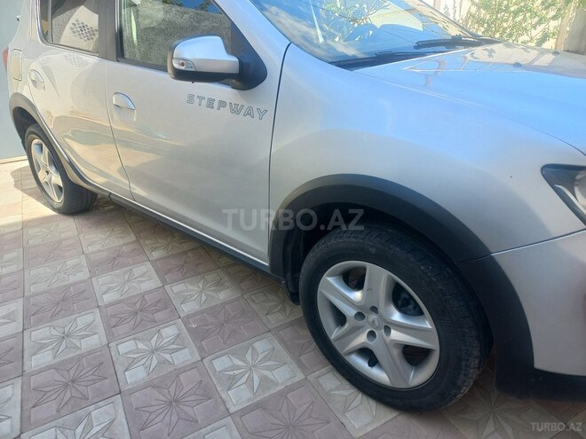 Renault Sandero Stepway-2