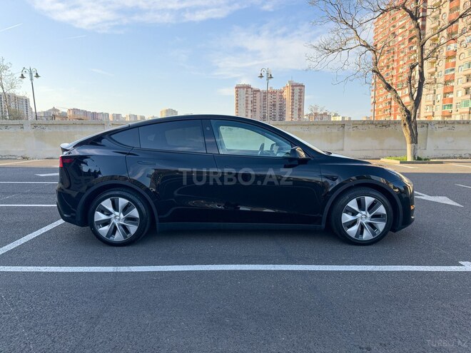 Tesla Model Y-5