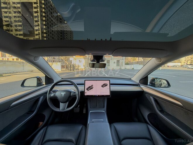 Tesla Model Y-9