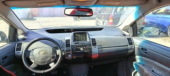 Toyota Prius-5