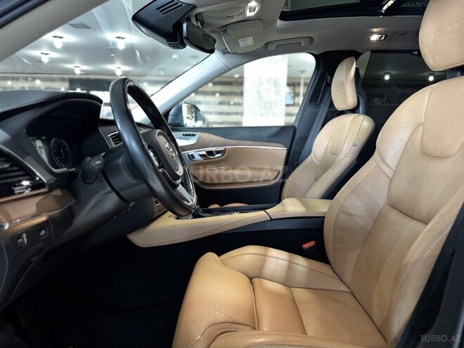 Volvo XC90-11