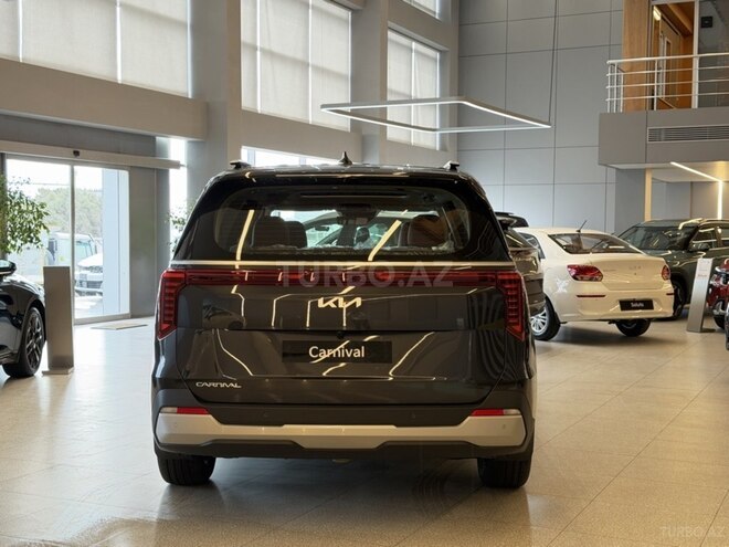 Kia Carnival-4