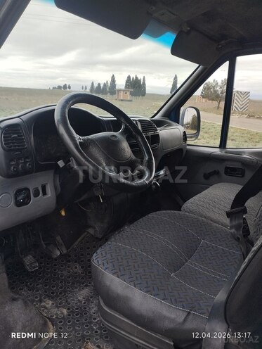 Ford Transit-3