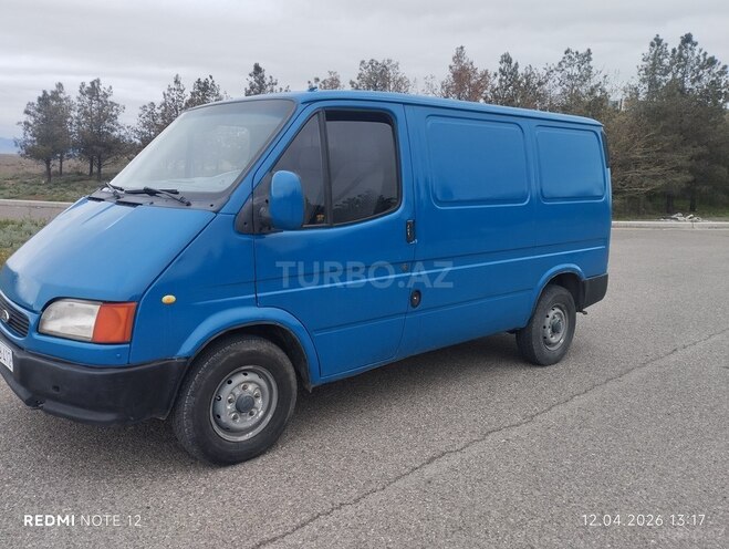 Ford Transit-9