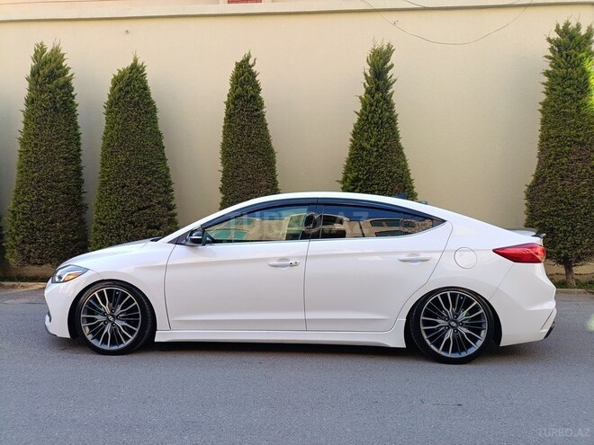 Hyundai Elantra-6