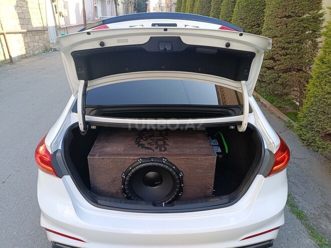 Hyundai Elantra-2