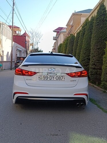 Hyundai Elantra-9