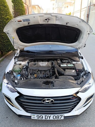 Hyundai Elantra-17