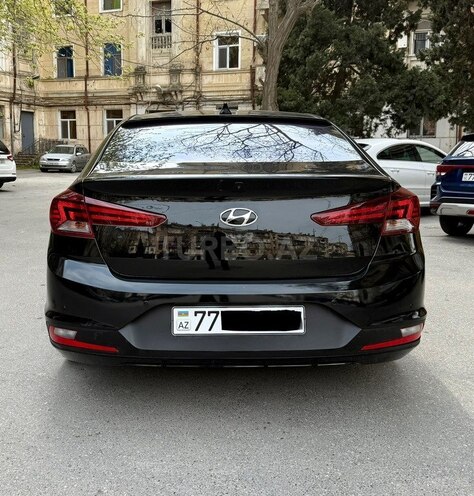 Hyundai Elantra-2