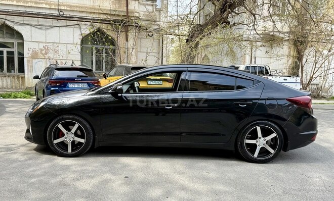 Hyundai Elantra-3