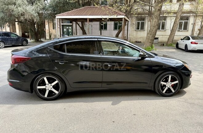 Hyundai Elantra-4