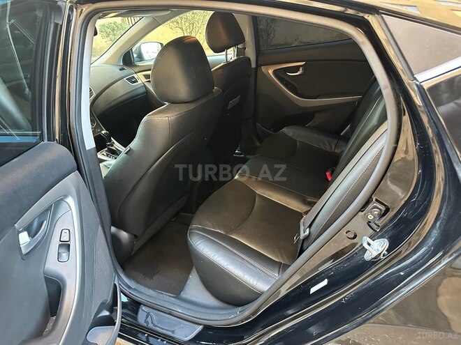 Hyundai Elantra-9