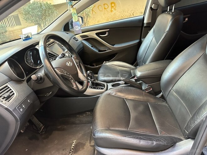 Hyundai Elantra-8