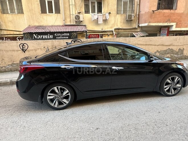 Hyundai Elantra-13