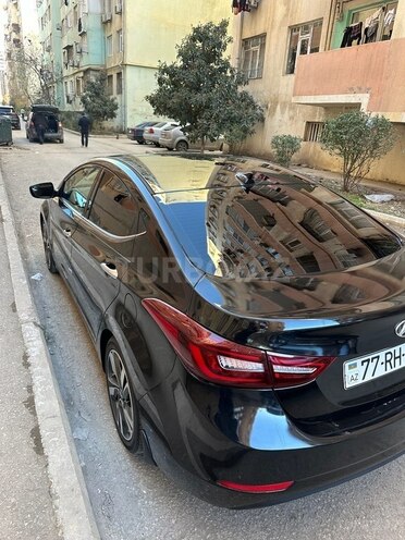 Hyundai Elantra-10