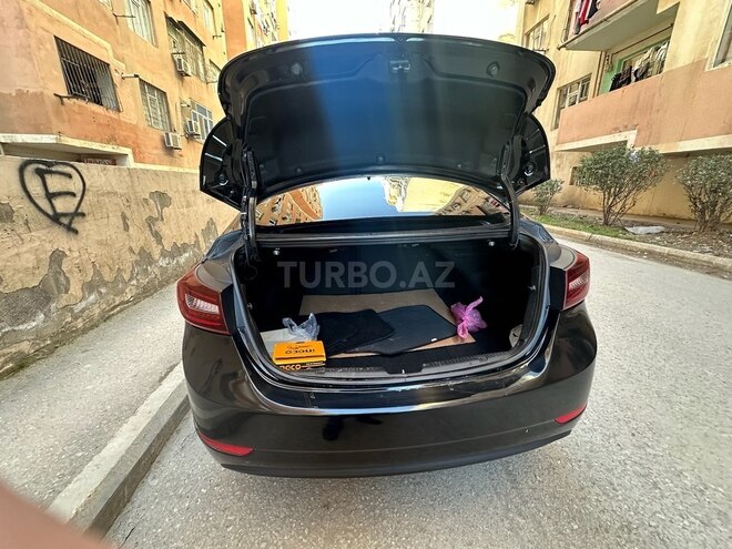 Hyundai Elantra-12